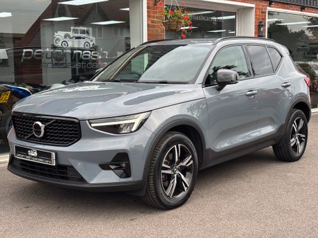 Volvo XC40 2.0 B3 MHEV Plus Dark SUV 5dr Petrol Hybrid DCT Auto Euro 6 (s/s) (163 ps) 1