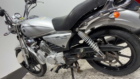 Yamaha YBR125 Custom 2012 ONLY 11K PROJECT BIKE SPARES OR REPAIR 125CC LEARNER 20