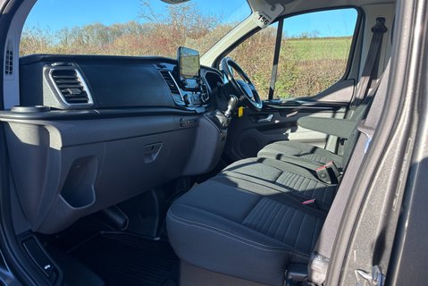 Ford Transit Custom 300 L2 H2 Limited 130 ps Panel Van 17