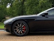 Aston Martin DB11 V8 10