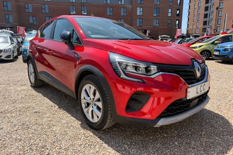 Renault Captur ICONIC TCE.. 3 MAIN DEALER SERVICES.. 1 PREVIOUS KEEPER.. STUNNING EXAMPLE 3