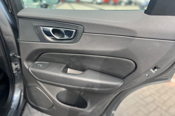 Volvo XC60 D4 MOMENTUM AWD AUTO 25