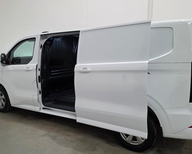 Ford Transit Custom Transit Custom 280 L2 Diesel FWD 2.0 Eco Blue 136ps H1 Van Limited Auto