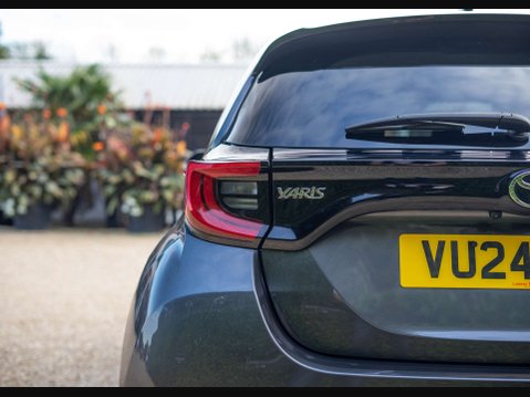 Toyota Yaris 1.5 Yaris Design HEV CVT 5dr 23