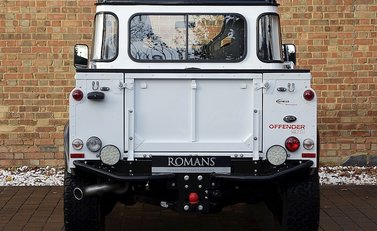Land Rover Defender 90 Bowler Edition 15