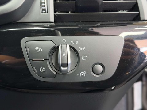 Audi A4 2.0 TDI 35 Black Edition Saloon 4dr Diesel S Tronic Euro 6 (s/s) (163 ps) 52