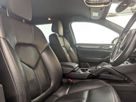 Porsche Cayenne 3.0 Cayenne V6 D Tiptronic S 4WD 5dr 32