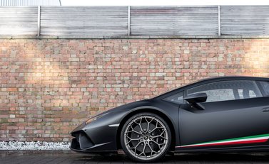 Lamborghini Huracan LP640-4 Performante 20