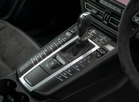 Porsche Macan GTS 21