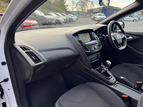 Ford Focus 1.0 Focus ST-Line 5dr 17