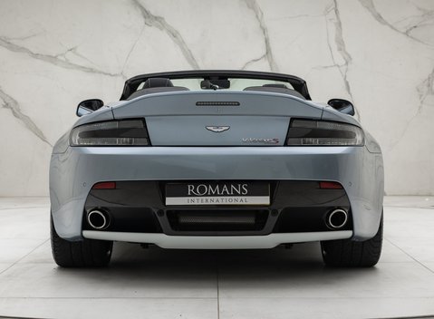 Aston Martin V12 Vantage S ROADSTER 12