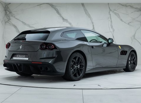Ferrari GTC4 Lusso T 6