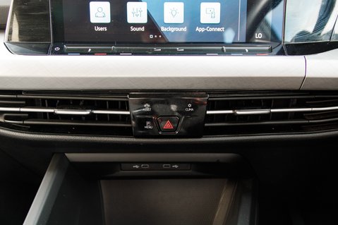 Volkswagen Golf LIFE TSI 38