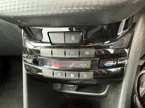 Peugeot 2008 S/S ALLURE 16