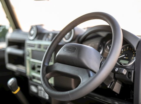 Land Rover Defender 90 Heritage Hard Top 11