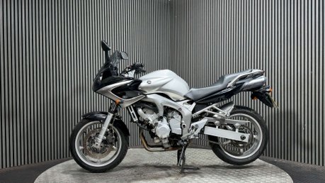 Yamaha FZ 2004 ONLY 22K GOOD RUNNING PROJECT BIKE 600CC 4
