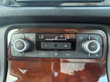 Volkswagen Touareg 3.0 TDI V6 BlueMotion Tech SE Tiptronic 4WD Euro 6 (s/s) 5dr 17