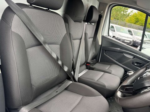 Renault Trafic 2.0 dCi Blue SL28 Business+ Panel Van 5dr Diesel Manual L1 H1 Euro 6 (s/s) 21