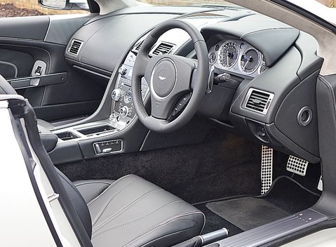 Aston Martin DB9 Volante 15