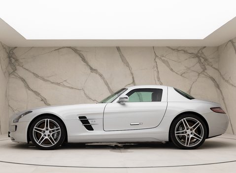 Mercedes-Benz SLS AMG 2
