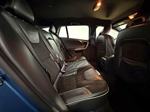 Volvo V60 D3 R-DESIGN NAV 2.0 MANUAL 21