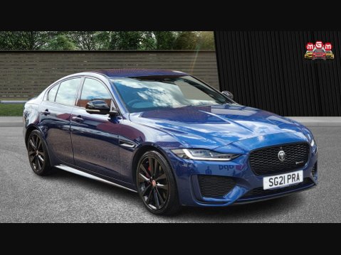Jaguar XE R-DYNAMIC BLACK MHEV 19