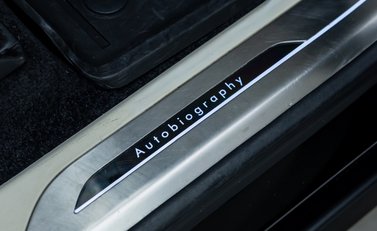 Land Rover Range Rover D350 AUTOBIOGRAPHY LWB 26