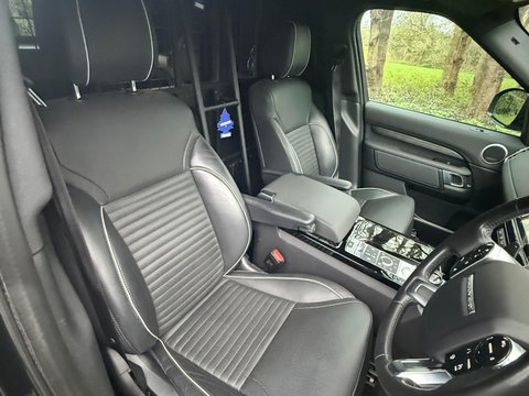 Land Rover Discovery 3.0 SD V6 HSE SUV 5dr Diesel Auto 4WD Euro 6 (s/s) (306 ps) 15