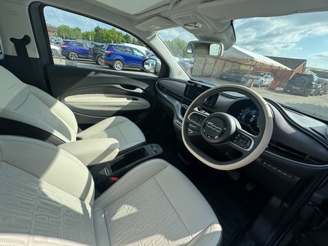Fiat 500e La Prima 42kWh Hatchback 3dr Electric Auto (118 ps) 16