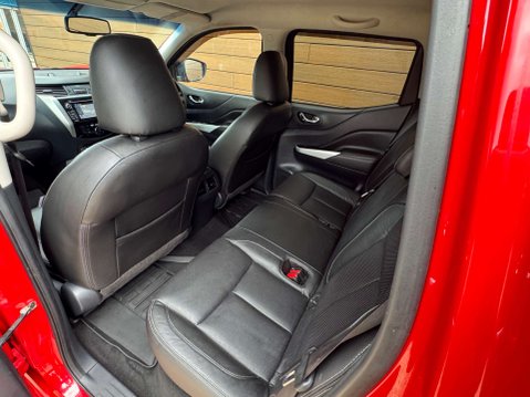 Nissan Navara 2.3 Navara Tekna dCi 4WD 5dr 33