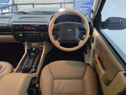 Land Rover Discovery 2.5 TD5 ES Premium Station Wagon 5dr Diesel Automatic (7 Seats) (284 g/km, 30