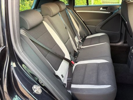 Volkswagen Tiguan 2.0 TDI BlueMotion Tech R-Line SUV 5dr Diesel DSG 4WD Euro 5 (s/s) (177 ps) 21