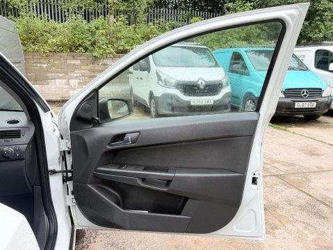 Vauxhall Astra 1.3 CDTi 16v Club Car Derived Van 3dr Diesel Manual (130 g/km, 89 bhp) 32