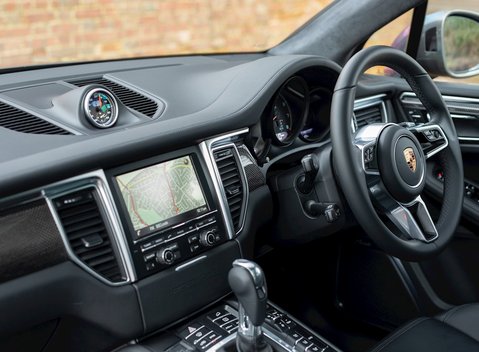 Porsche Macan Turbo 18