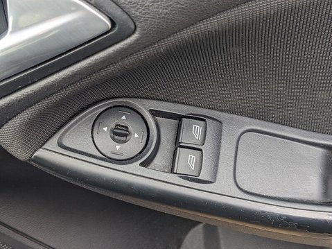 Ford Focus ZETEC NAVIGATOR TDCI 25