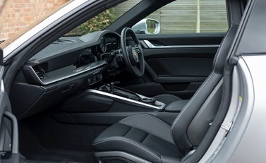 Porsche 911 Carrera 4S (992) 16