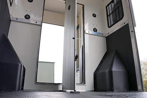 Renault Master BRAND NEW 3.5 TON STALLION BUILD EXTREME HEAVY DUTY HORSEBOX FROM SEEKER  20