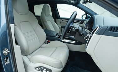 Porsche Cayenne TURBO S E-HYBRID 9