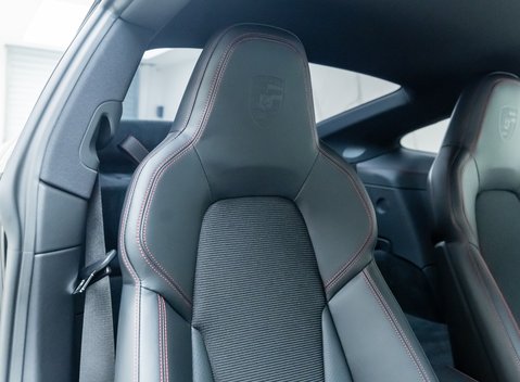 Porsche 911 GT3 TOURING (992) 12