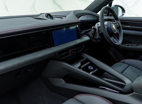Porsche Macan GTS Electric 18