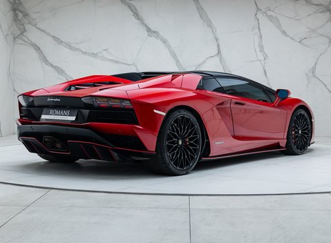 Lamborghini Aventador S LP 740-4 ROADSTER 9
