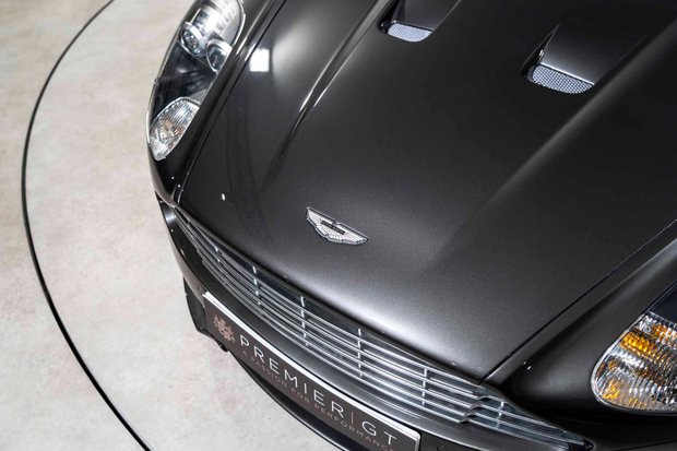 Aston Martin DBS V12 VOLANTE. FULL ASH. CARBON EXT. CERAMIC BRAKES. BANG & OLUFSEN. 2
