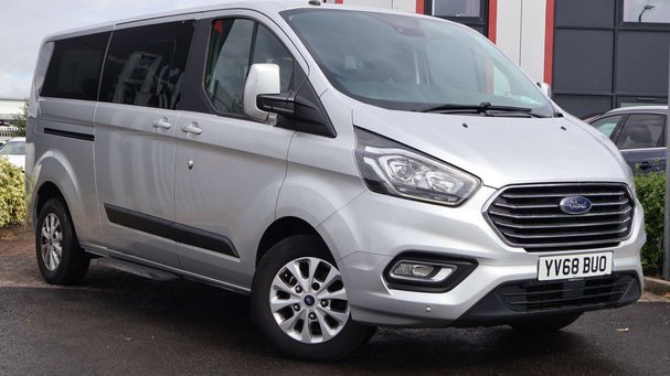 Ford Tourneo Custom 2.0 320 EcoBlue Zetec Minibus Double Cab 5dr Diesel Manual L2 Euro 6 (s/s)  Service History