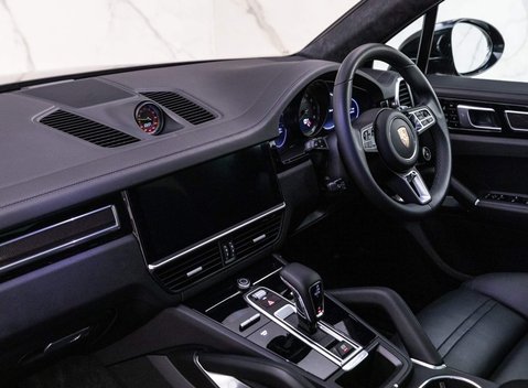 Porsche Cayenne TURBO S 9