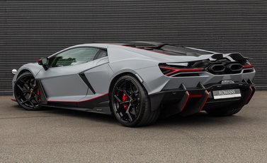 Lamborghini Revuelto 4