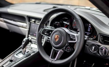 Porsche 911 (991.2) Carrera 4S 11