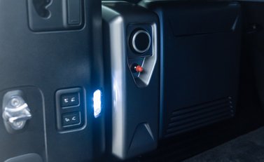 Land Rover Defender OCTA EDITION ONE 30