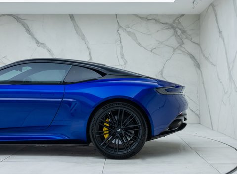 Aston Martin DB12 V8 32