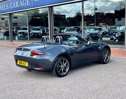 Mazda MX-5 SPORT NAV 8