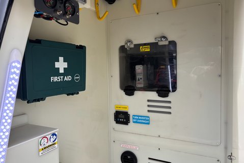 Toyota Hilux Active 4WD D-4D DCB Utility Service Body - Uprated to 3.5t 9